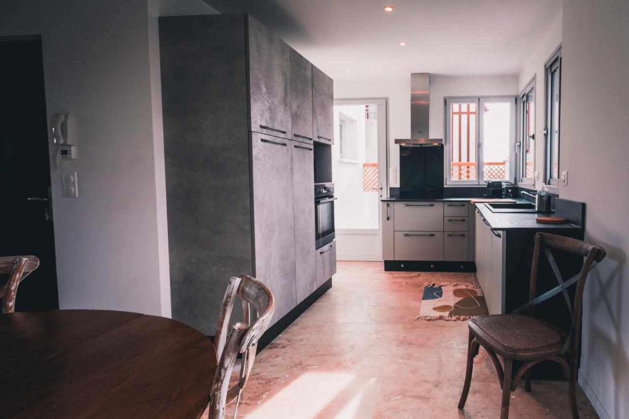 Appartement Vue Superbe sur Tour de la Lanterne T2 + Terrasse à La Rochelle  Extérieur photo